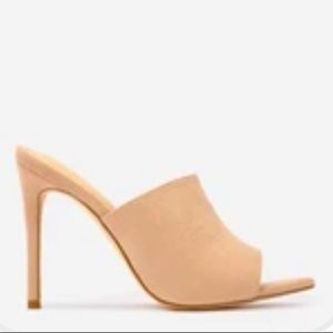 Nude peep toe mules
